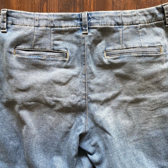 ⭕️sold⭕️Women’s Lee Chino walking shorts - Picture 4 of 6